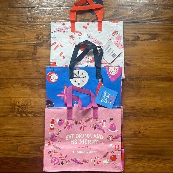 NWT Trader Joes 3 Reusable Holiday Christmas Gift Tote Bags - Picture 3 of 14